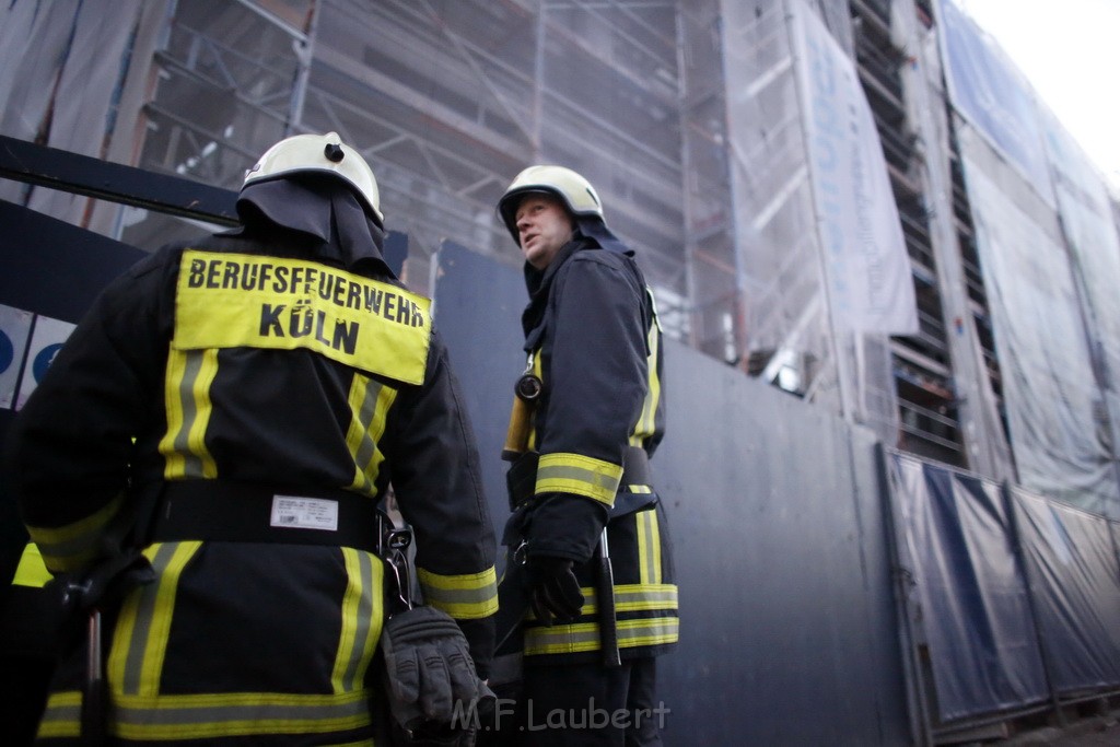 Einsatz BF Sicherung Geruest Koeln Guerzenich Kleine Sandkaule P04.JPG